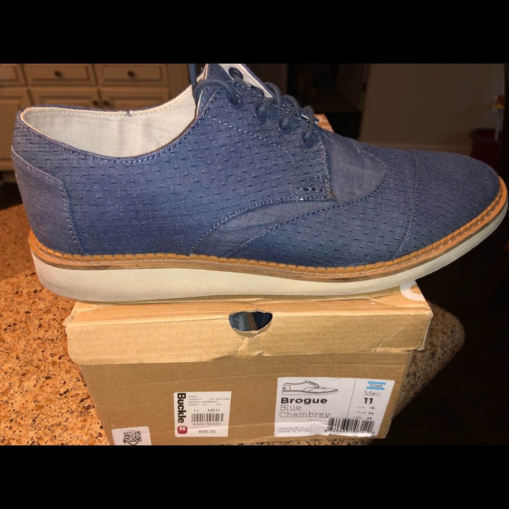 TOMS mens Brogue in Chambray blue size 11